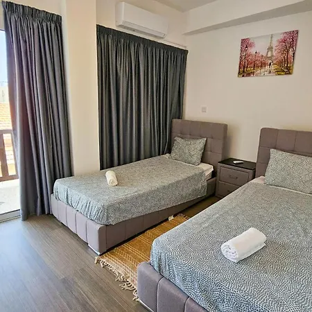 Sky Way Apartment, 150m From Chabad Lubavitch * Λάρνακα